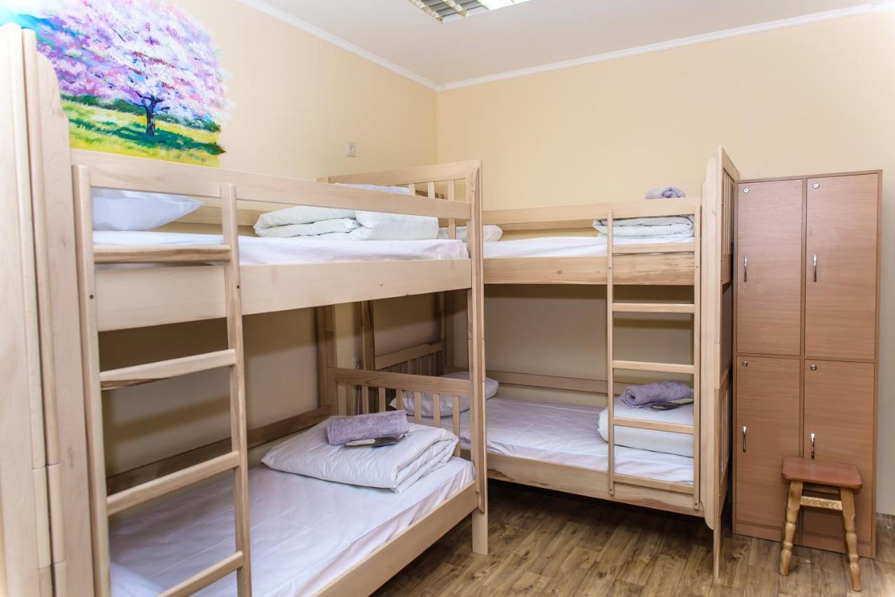 Botanic Globus Hostel Kyiv Exterior photo
