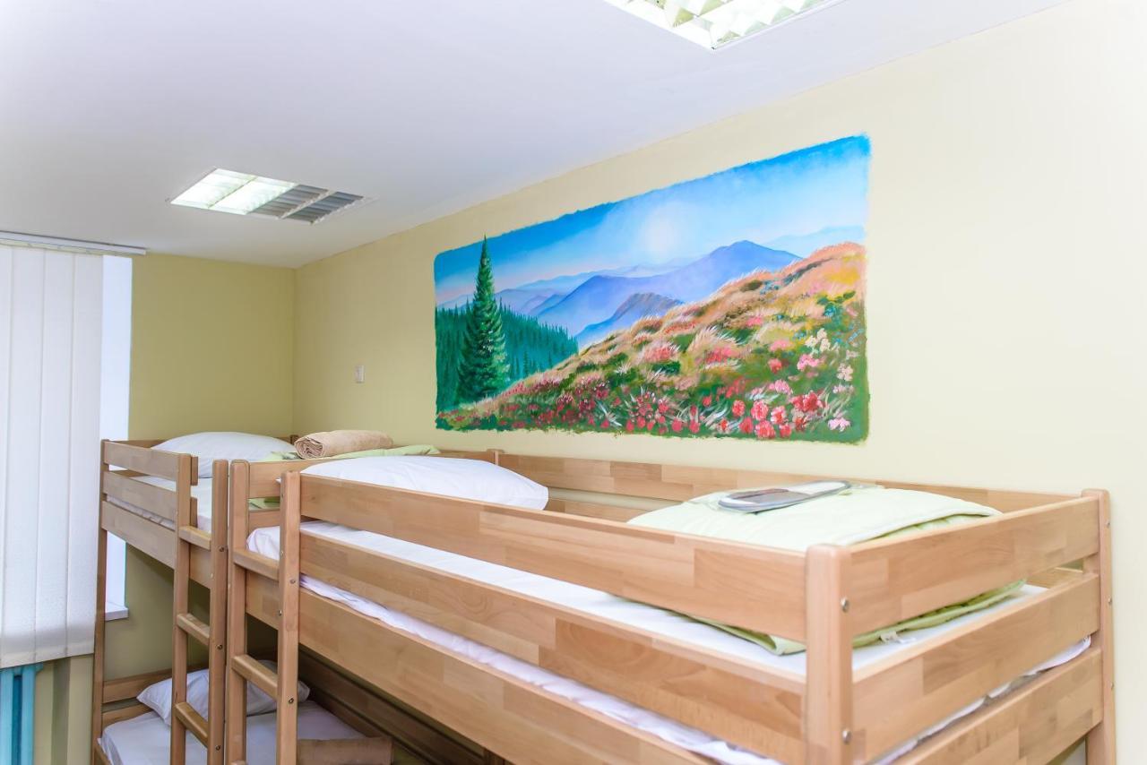 Botanic Globus Hostel Kyiv Exterior photo